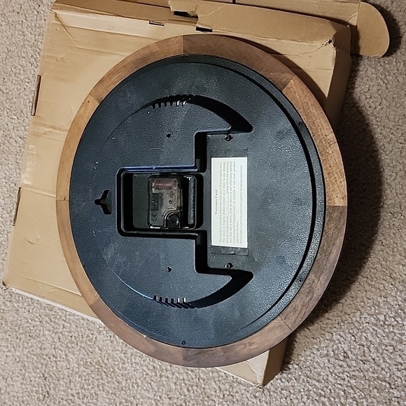 QUARTZ Clock With Plastic Wood Look, Living Room Clock,  Dining Room Clock - Picture 2 of 3